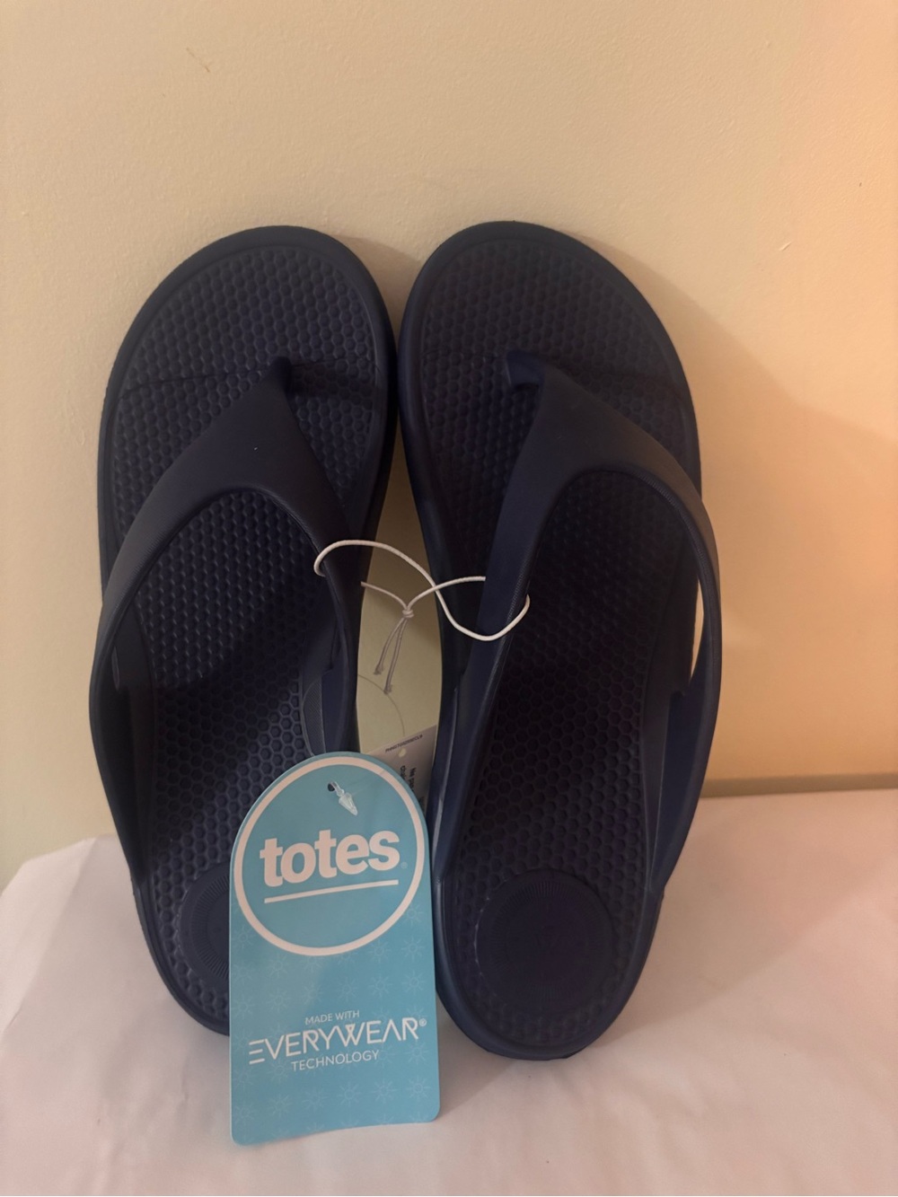 Totes Navy Sandals - new with tags size 9